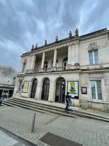 L'Insolite Saintes Luaran gambar